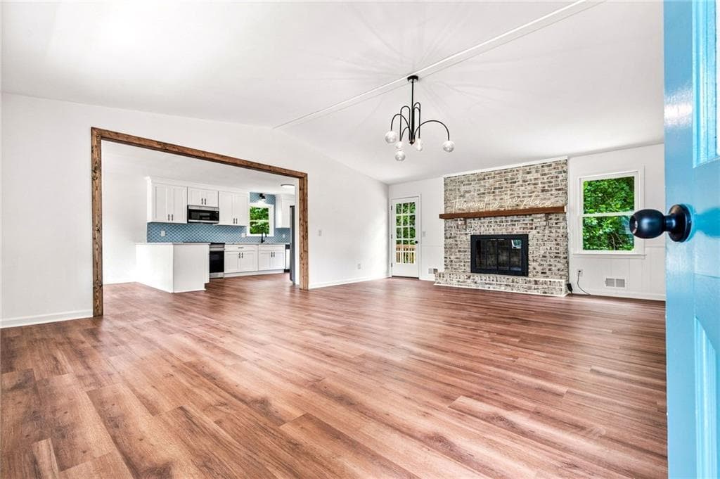 3 bedroom, 2 bathroom, 1,562 sq ft single family residence for sale at 549 Rivercrest Drive, Woodstock, GA 30188 — photo 3
