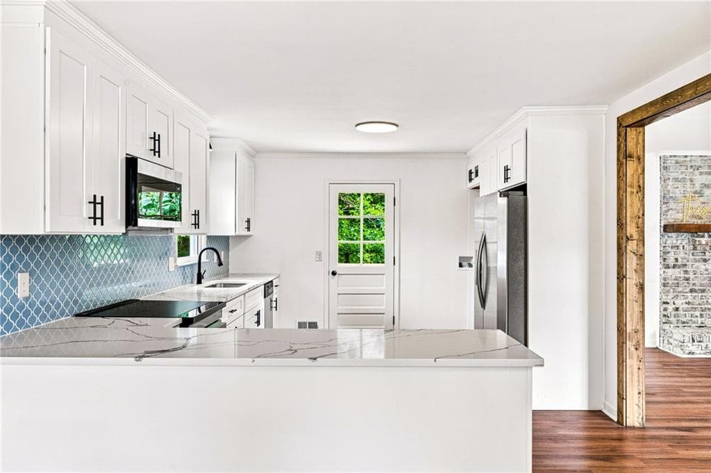3 bedroom, 2 bathroom, 1,562 sq ft single family residence for sale at 549 Rivercrest Drive, Woodstock, GA 30188 — photo 7