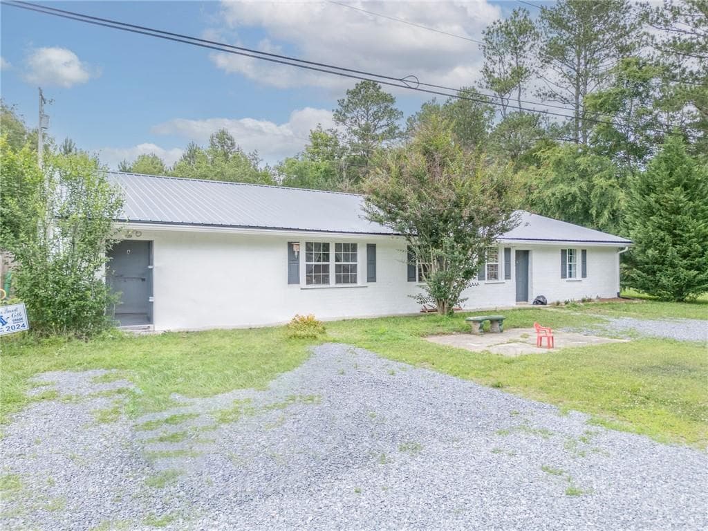 5 bedroom, 3 bathroom, 2,505 sq ft single family residence for sale at 4494 Old Summerville Road, Armuchee, GA 30105 — photo 2