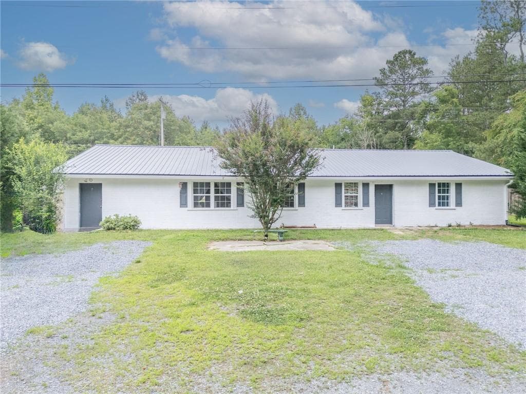 5 bedroom, 3 bathroom, 2,505 sq ft single family residence for sale at 4494 Old Summerville Road, Armuchee, GA 30105 — photo 3