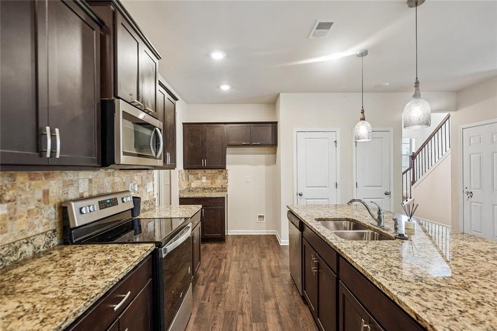 5 bedroom, 4 bathroom, 2,466 sq ft single family residence for sale at 2045 Theberton Trail, Locust Grove, GA 30248 — photo 6