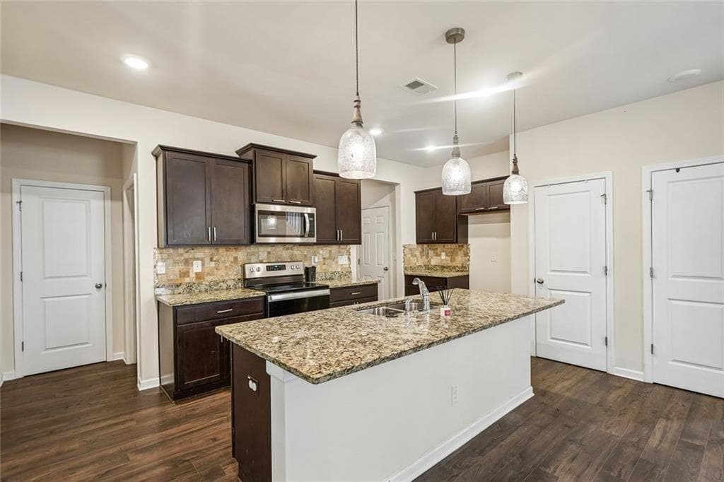 5 bedroom, 4 bathroom, 2,466 sq ft single family residence for sale at 2045 Theberton Trail, Locust Grove, GA 30248 — photo 7