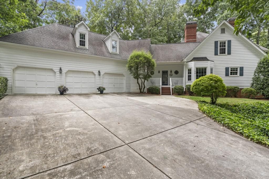 6 bedroom, 6 bathroom, 5,641 sq ft single family residence under contract at 4728 Talleybrook Drive, Kennesaw, GA 30152 — photo 4