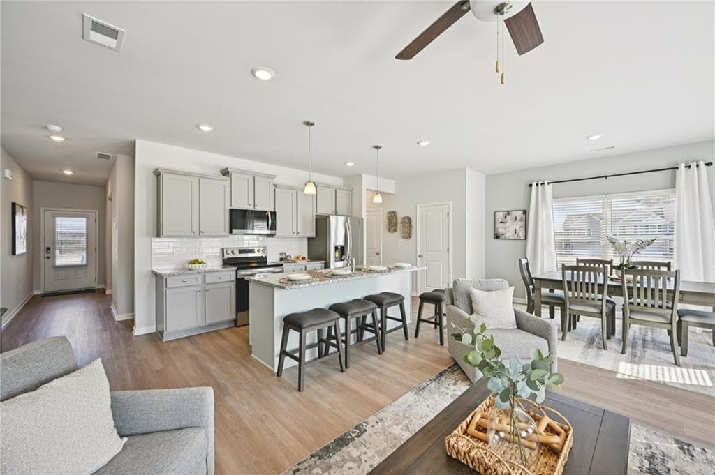 4 bedroom, 3 bathroom, 1,812 sq ft townhouse under contract at 1719 Hillview Lane, Lithonia, GA 30058 — photo 6