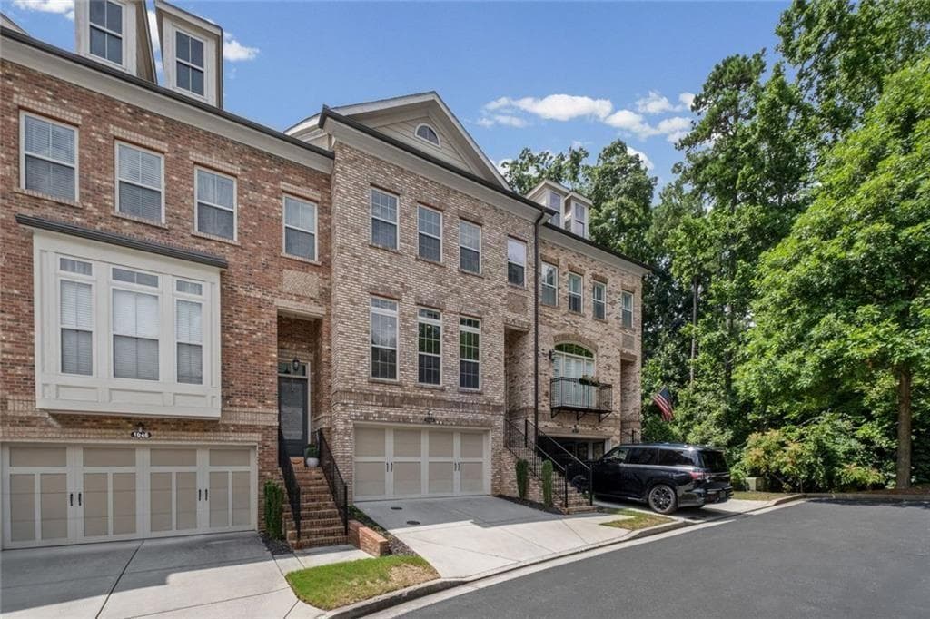 4 bedroom, 4 bathroom, 2,346 sq ft townhouse for sale at 1044 Township Square, Alpharetta, GA 30022 — photo 2