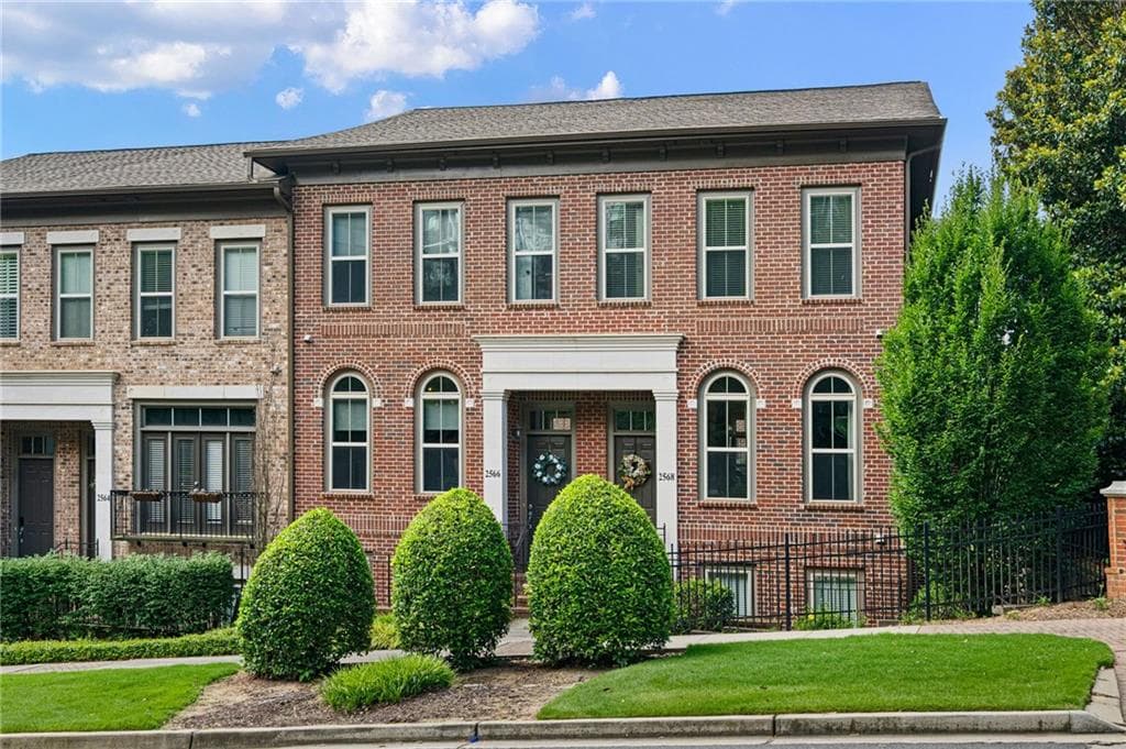 3 bedroom, 4 bathroom, 2,099 sq ft townhouse for sale at 2566 Crescent Park Court 634, Atlanta, GA 30339 — photo 1 of 21