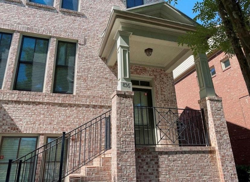 3 bedroom, 4 bathroom, 2,350 sq ft townhouse for rent at 836 Red Hart Lane, Alpharetta, GA 30004 for $2,790 a month — photo 1 of 39