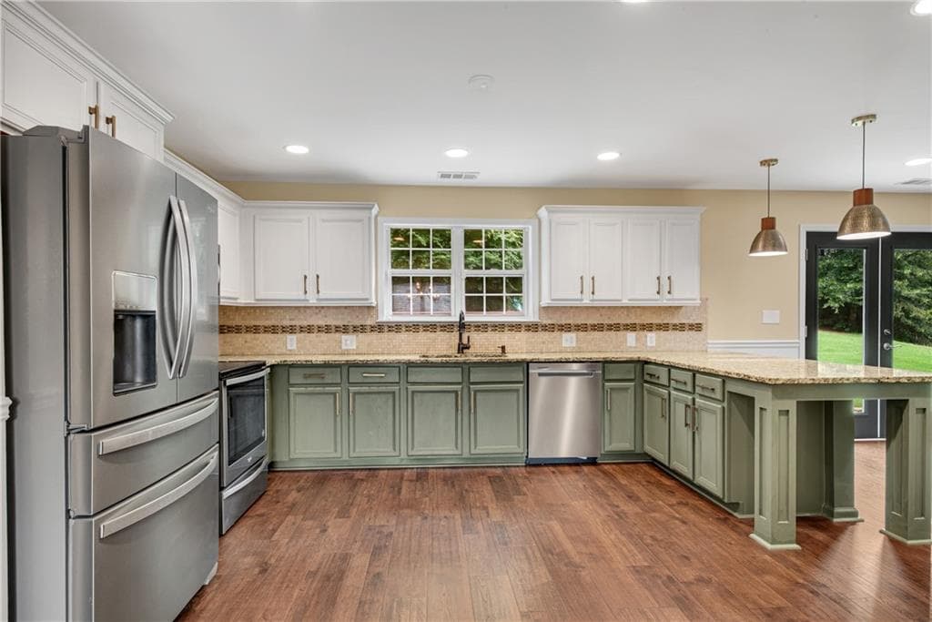4 bedroom, 3 bathroom, 2,332 sq ft single family residence for rent at 1735 Berry Court, Cumming, GA 30041 for $2,700 a month — photo 7
