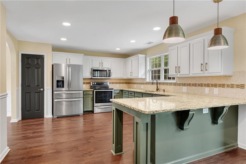 4 bedroom, 3 bathroom, 2,332 sq ft single family residence for rent at 1735 Berry Court, Cumming, GA 30041 for $2,700 a month — photo 8