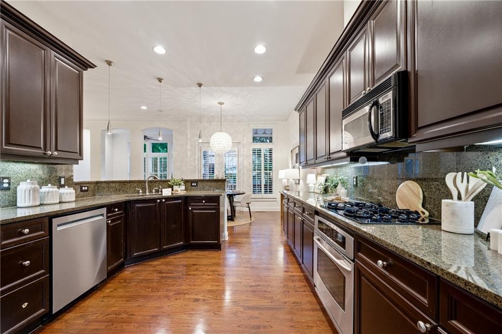 3 bedroom, 4 bathroom, 3,620 sq ft townhouse for sale at 5806 Riverstone Circle 10, Atlanta, GA 30339 — photo 9