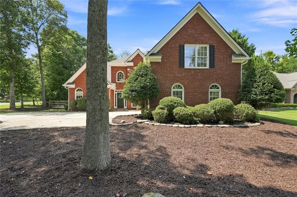 5 bedroom, 5 bathroom, 3,122 sq ft single family residence for sale at 4485 Summerwood Drive, Cumming, GA 30041 — photo 3