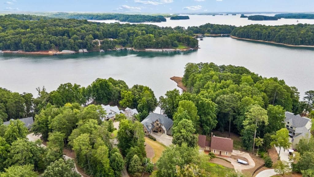 4 bedroom, 4 bathroom, 6,102 sq ft single family residence for sale at 3330 Chimney Point Drive, Cumming, GA 30041 — photo 2