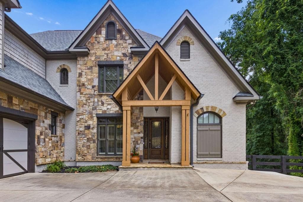 4 bedroom, 4 bathroom, 6,102 sq ft single family residence for sale at 3330 Chimney Point Drive, Cumming, GA 30041 — photo 6