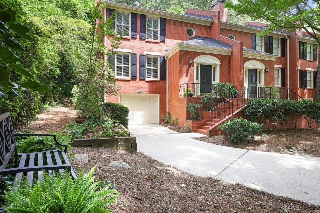 3 bedroom, 4 bathroom, 2,406 sq ft townhouse for sale at 2201 Defoors Mill Drive, Atlanta, GA 30318 — photo 2