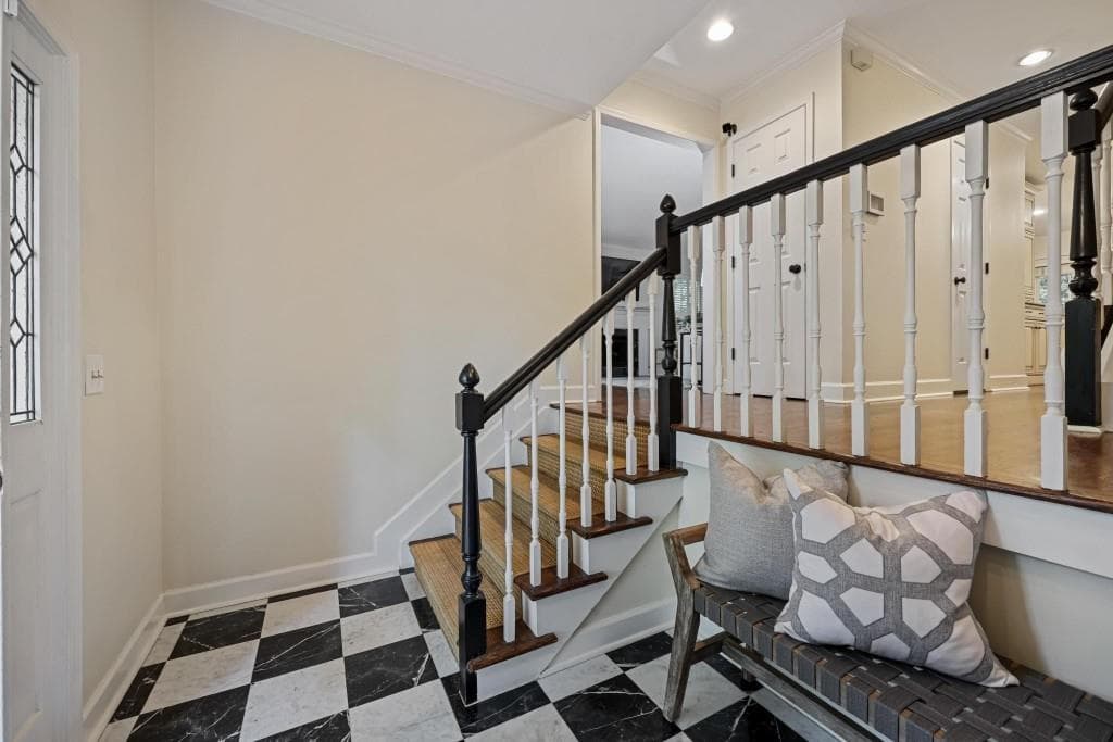 3 bedroom, 4 bathroom, 2,406 sq ft townhouse for sale at 2201 Defoors Mill Drive, Atlanta, GA 30318 — photo 3