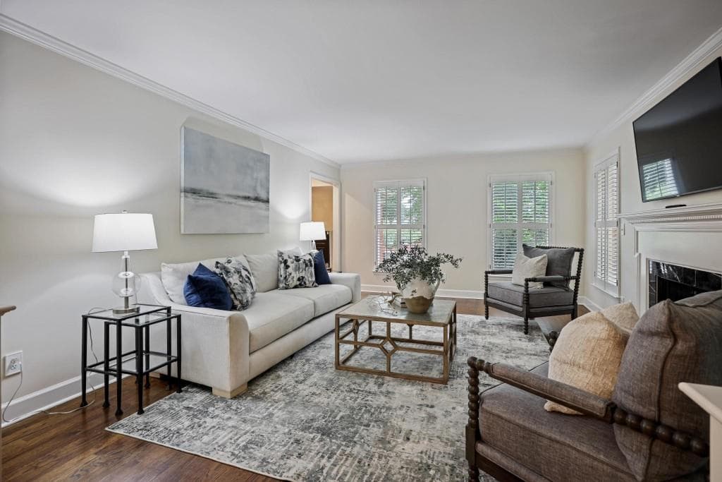 3 bedroom, 4 bathroom, 2,406 sq ft townhouse for sale at 2201 Defoors Mill Drive, Atlanta, GA 30318 — photo 6