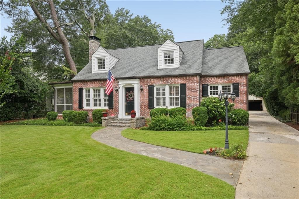 3 bedroom, 2 bathroom, 1,755 sq ft single family residence under contract at 3054 Peachtree Drive, Atlanta, GA 30305 — photo 4