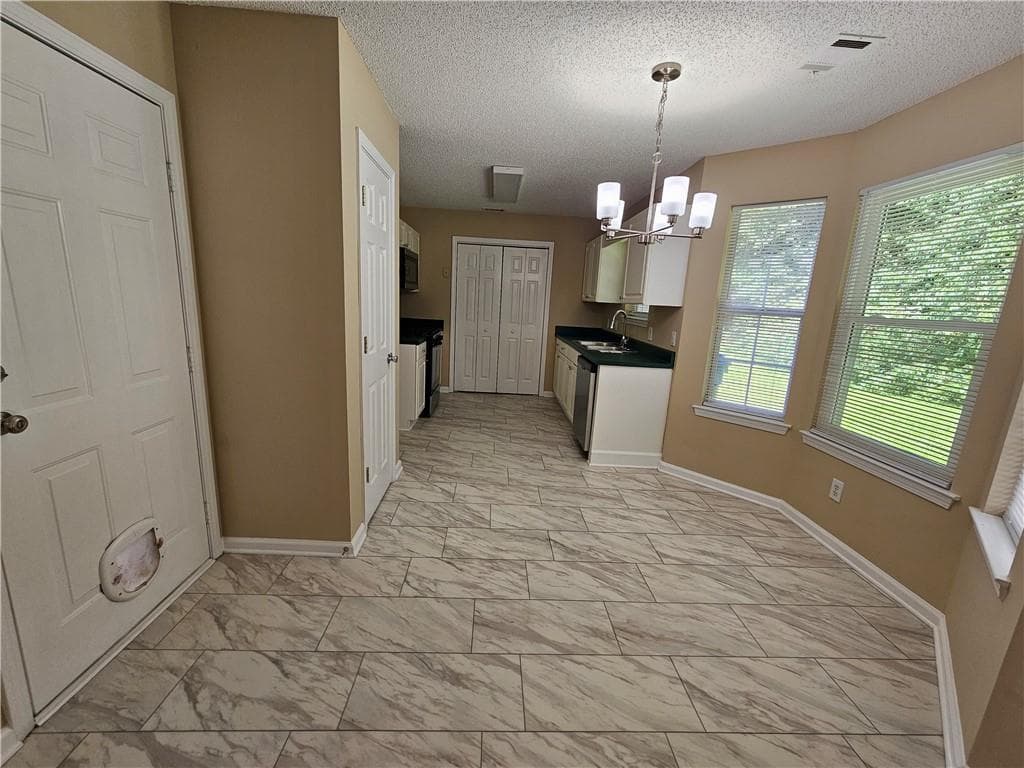 3 bedroom, 2 bathroom, 1,226 sq ft single family residence under contract at 603 Fieldcrest Drive, Mcdonough, GA 30253 — photo 6