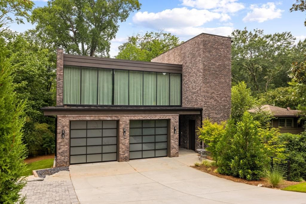 6 bedroom, 6 bathroom, 4,133 sq ft single family residence for sale at 2460 Howell Mill Road, Atlanta, GA 30318 — photo 1 of 53