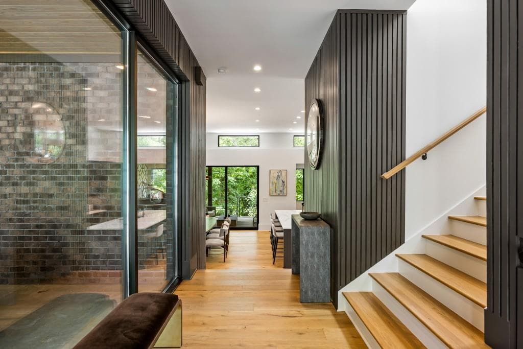 6 bedroom, 6 bathroom, 4,133 sq ft single family residence for sale at 2460 Howell Mill Road, Atlanta, GA 30318 — photo 4