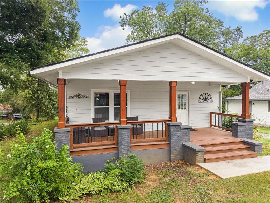4 bedroom, 2 bathroom, 1,710 sq ft home for sale at 21 Martin Luther King Jr Drive, Cartersville, GA