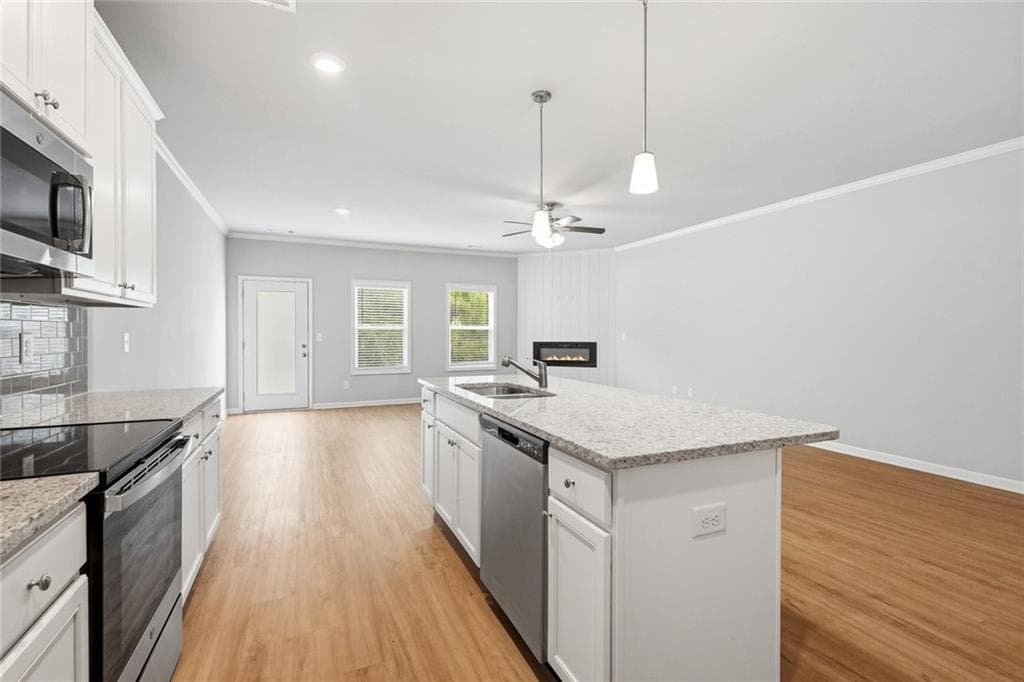 3 bedroom, 3 bathroom, 2,084 sq ft townhouse for sale at 5350 Fox Den Road, Oakwood, GA 30566 — photo 8