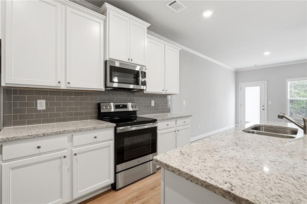 3 bedroom, 3 bathroom, 2,084 sq ft townhouse for sale at 5350 Fox Den Road, Oakwood, GA 30566 — photo 9