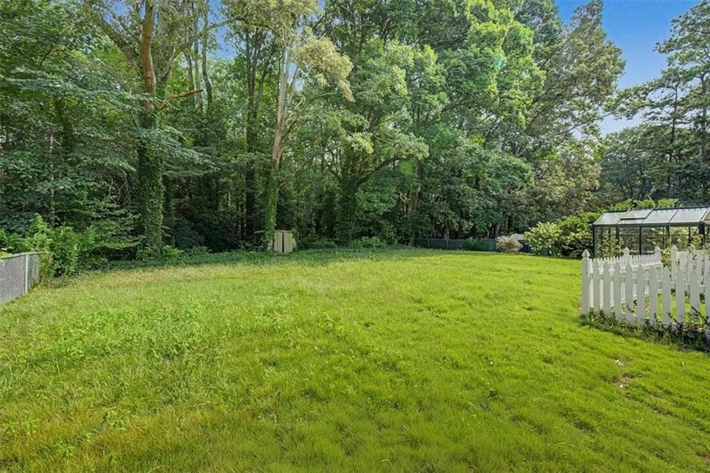 3 bedroom, 2 bathroom, 1,150 sq ft single family residence for sale at 134 Larose Circle, Marietta, GA 30060 — photo 4