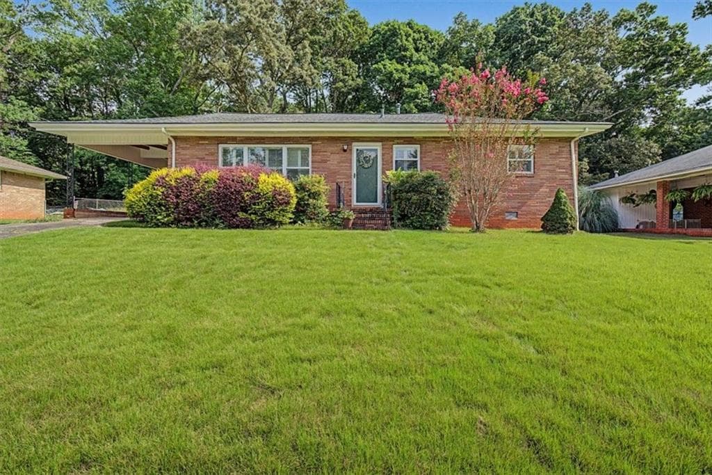 3 bedroom, 2 bathroom, 1,150 sq ft single family residence for sale at 134 Larose Circle, Marietta, GA 30060 — photo 3