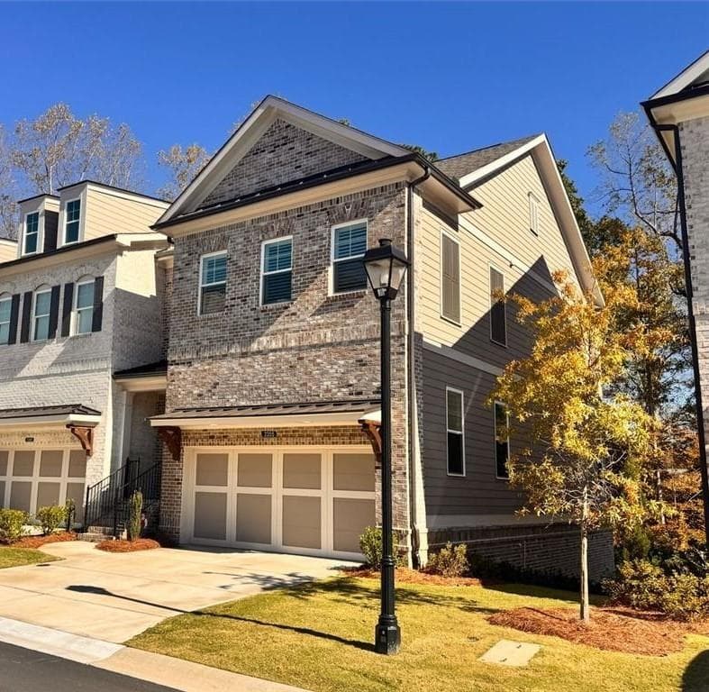 3 bedroom, 3 bathroom, 2,072 sq ft townhouse for sale at 3355 Cresswell Link Way, Duluth, GA 30096 — photo 1 of 32