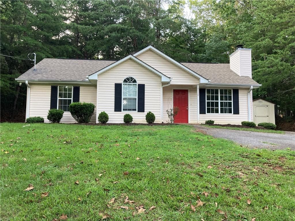 3 bedroom, 2 bathroom, 1,052 sq ft single family residence for rent at 6110 Lakeside Court, Gainesville, GA 30506 for $1,700 a month — photo 1 of 17