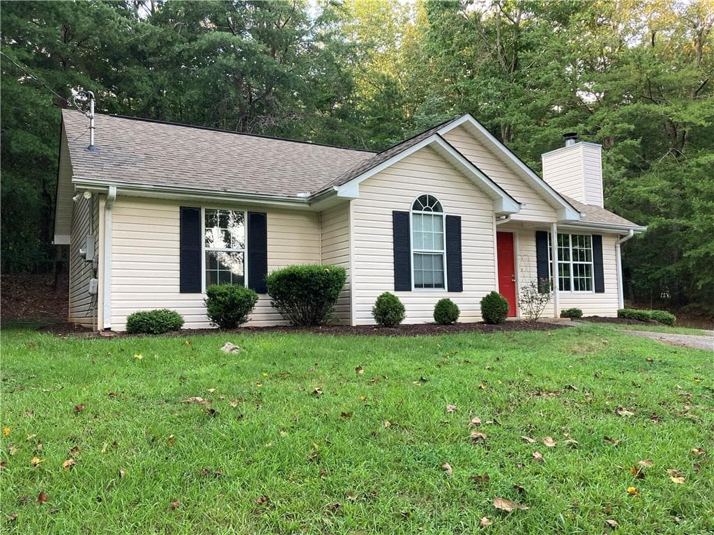 3 bedroom, 2 bathroom, 1,052 sq ft single family residence for rent at 6110 Lakeside Court, Gainesville, GA 30506 for $1,700 a month — photo 2