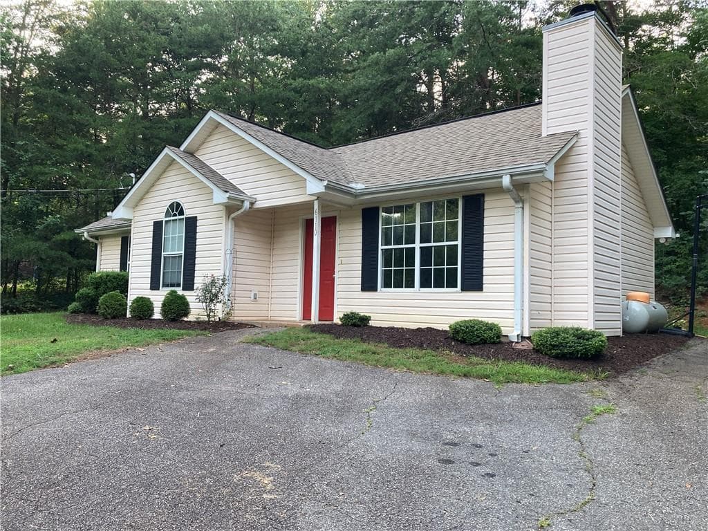 3 bedroom, 2 bathroom, 1,052 sq ft single family residence for rent at 6110 Lakeside Court, Gainesville, GA 30506 for $1,700 a month — photo 3
