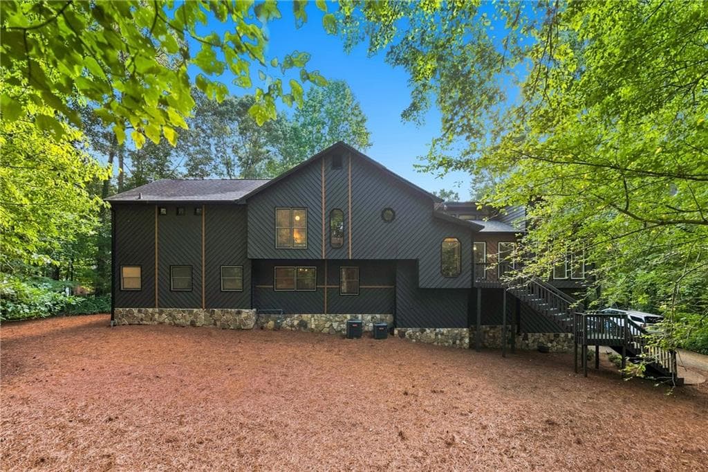 5 bedroom, 5 bathroom, 4,398 sq ft single family residence under contract at 4361 Bishop Lake Road, Marietta, GA 30062 — photo 3