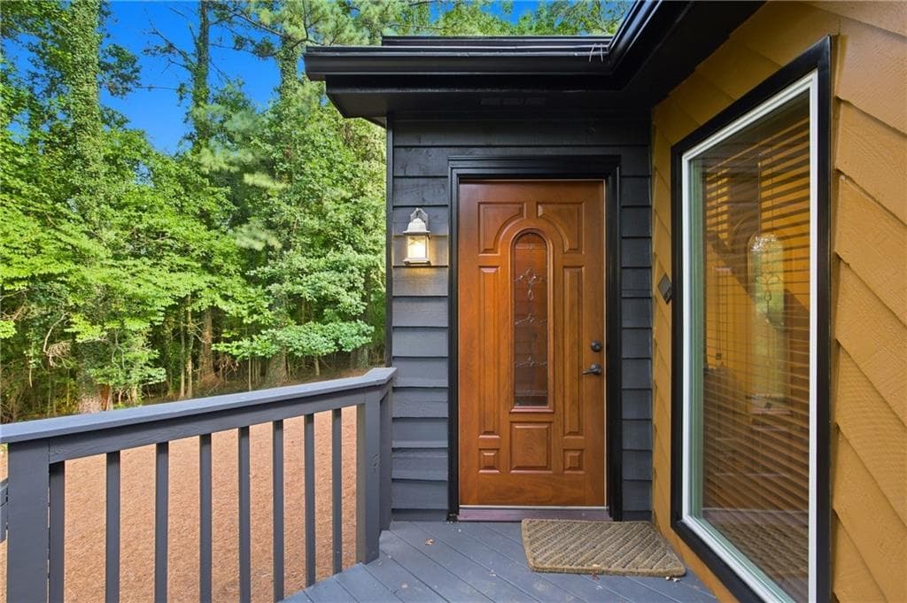 5 bedroom, 5 bathroom, 4,398 sq ft single family residence under contract at 4361 Bishop Lake Road, Marietta, GA 30062 — photo 5