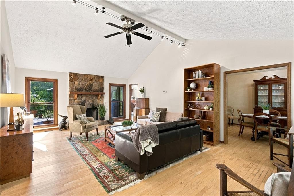 5 bedroom, 5 bathroom, 4,398 sq ft single family residence under contract at 4361 Bishop Lake Road, Marietta, GA 30062 — photo 6