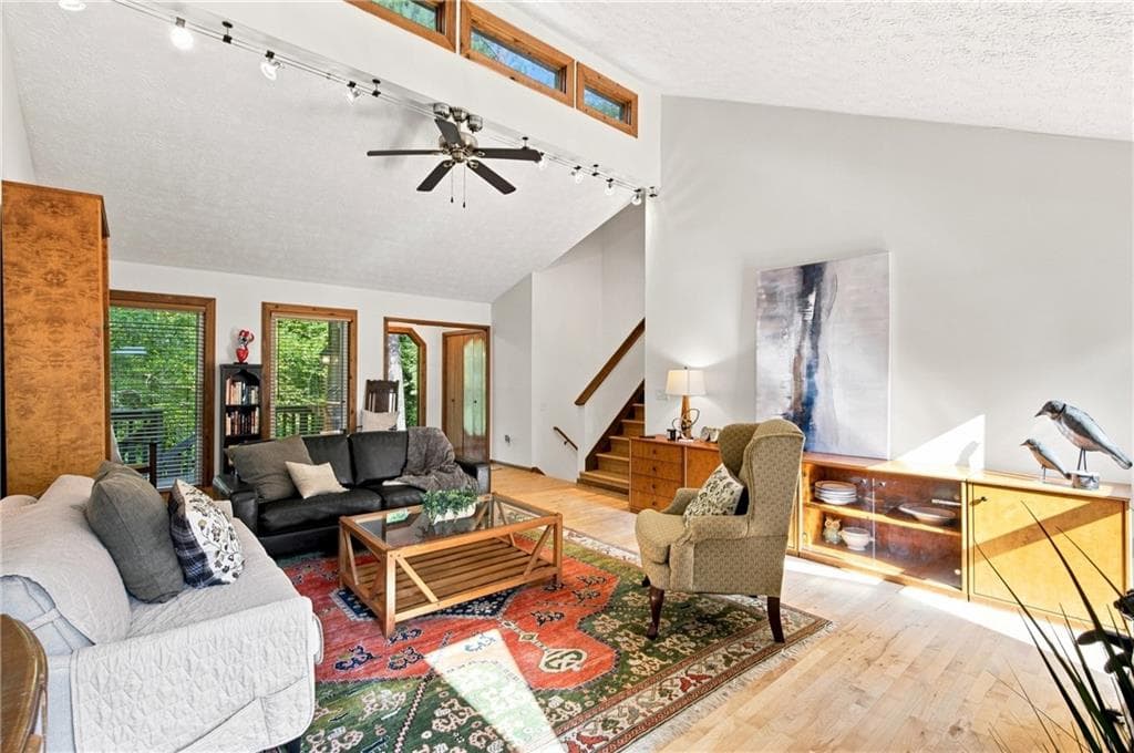 5 bedroom, 5 bathroom, 4,398 sq ft single family residence under contract at 4361 Bishop Lake Road, Marietta, GA 30062 — photo 8