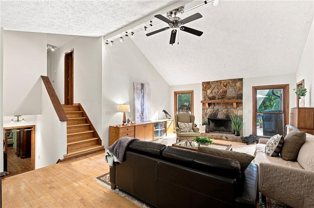 5 bedroom, 5 bathroom, 4,398 sq ft single family residence under contract at 4361 Bishop Lake Road, Marietta, GA 30062 — photo 9