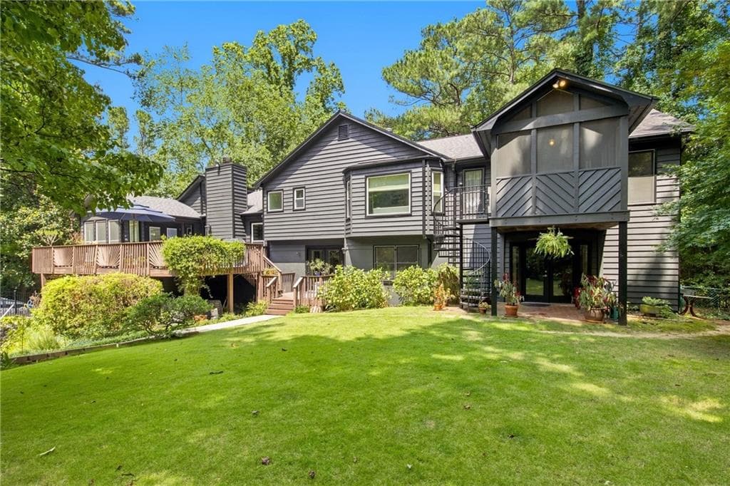 5 bedroom, 5 bathroom, 4,398 sq ft single family residence under contract at 4361 Bishop Lake Road, Marietta, GA 30062 — photo 4