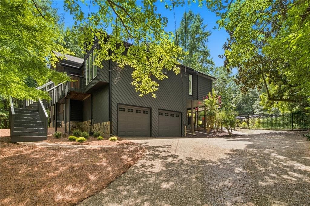 5 bedroom, 5 bathroom, 4,398 sq ft single family residence under contract at 4361 Bishop Lake Road, Marietta, GA 30062 — photo 2