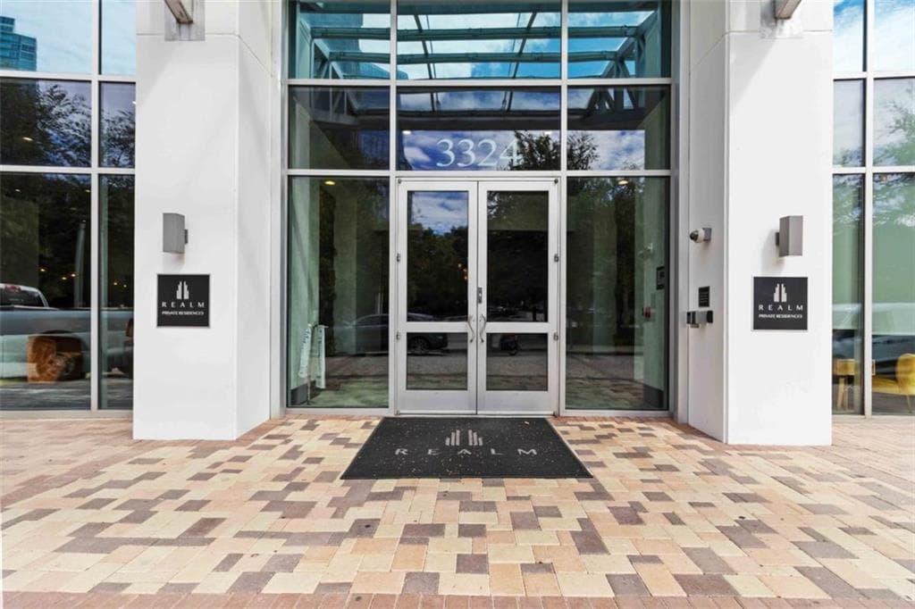 1 bedroom, 1 bathroom, 698 sq ft condominium for sale at 3324 Peachtree Road 815, Atlanta, GA 30326 — photo 3