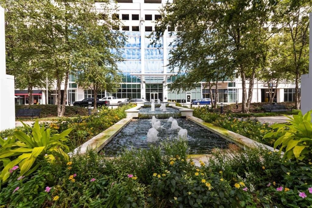 1 bedroom, 1 bathroom, 698 sq ft condominium for sale at 3324 Peachtree Road 815, Atlanta, GA 30326 — photo 4