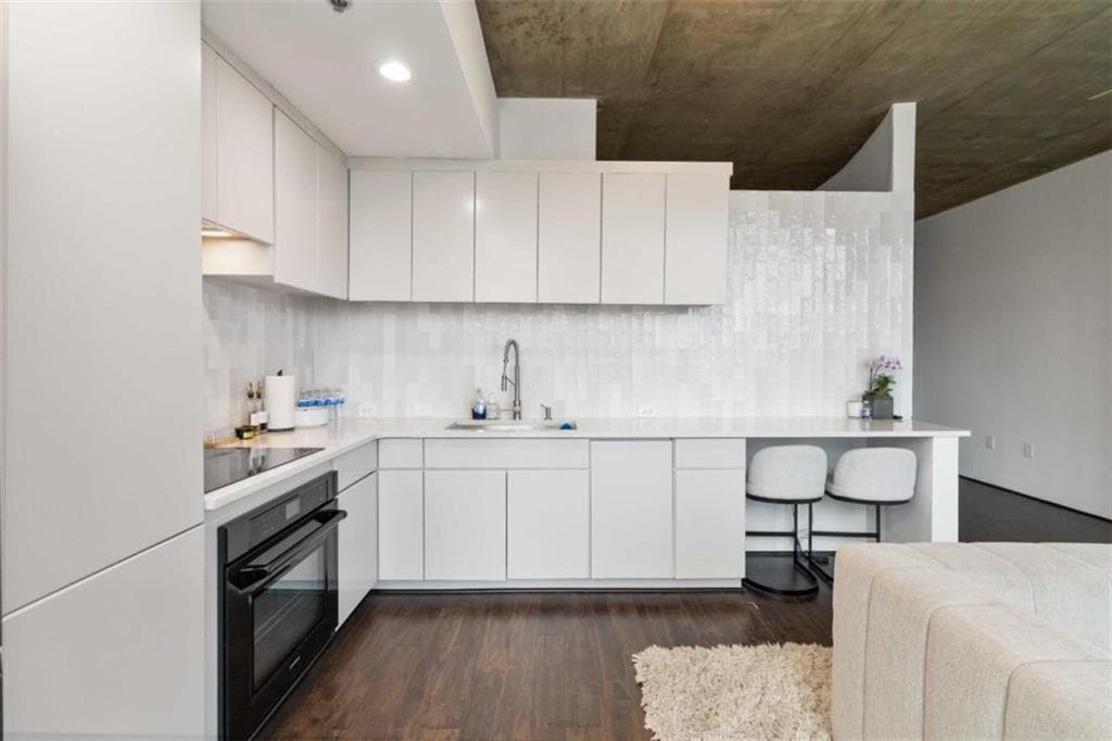 1 bedroom, 1 bathroom, 698 sq ft condominium for sale at 3324 Peachtree Road 815, Atlanta, GA 30326 — photo 9
