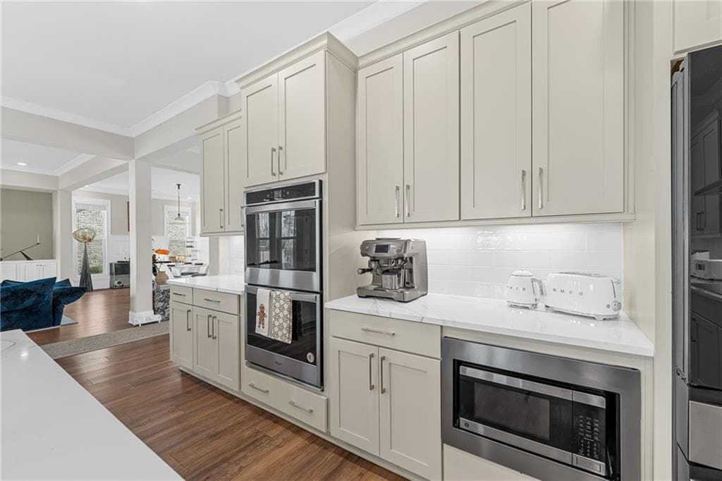 6 bedroom, 4 bathroom, 3,830 sq ft single family residence under contract at 6210 Bellmoore Park Lane, Johns Creek, GA 30097 — photo 8