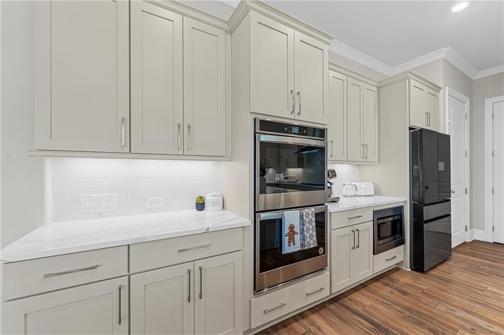 6 bedroom, 4 bathroom, 3,830 sq ft single family residence under contract at 6210 Bellmoore Park Lane, Johns Creek, GA 30097 — photo 9