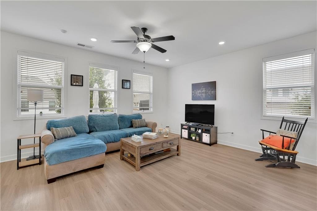 3 bedroom, 3 bathroom, 1,852 sq ft townhouse for sale at 2936 Edgemont Lane, Marietta, GA 30008 — photo 2