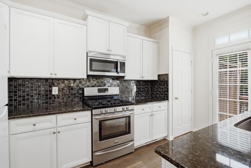 3 bedroom, 4 bathroom, 2,293 sq ft townhouse for rent at 10851 Alderwood Cove, Johns Creek, GA 30097 for $2,700 a month — photo 9