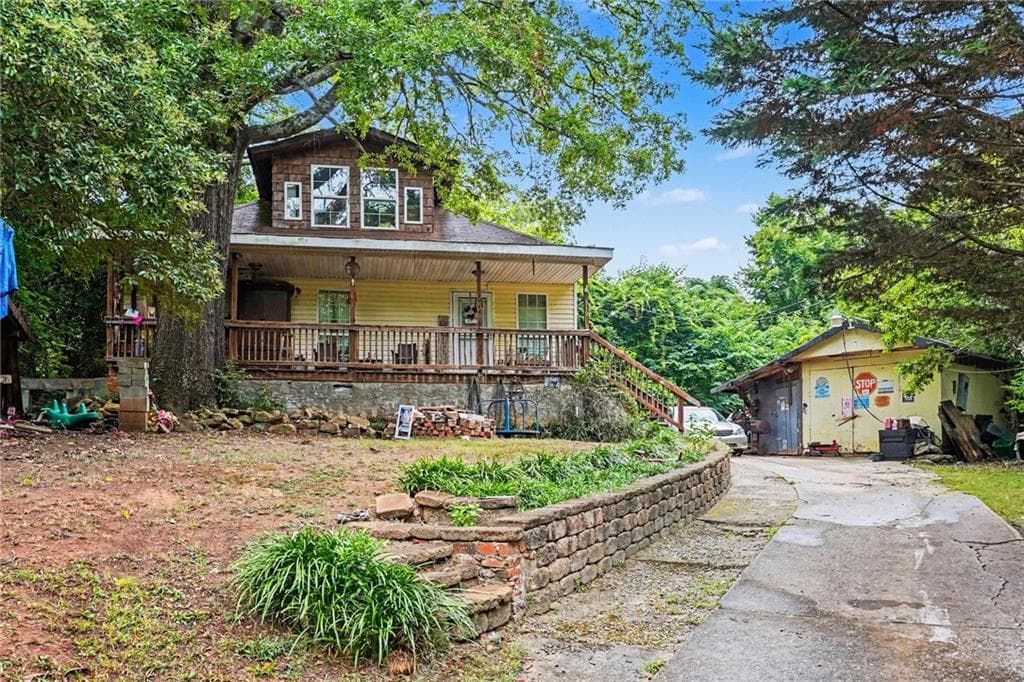 3 bedroom, 2 bathroom, 1,122 sq ft single family residence for sale at 319 W Broadway Street, Griffin, GA 30223