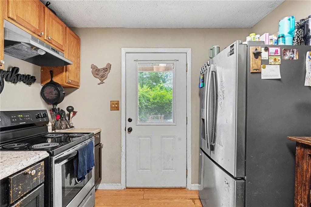 3 bedroom, 2 bathroom, 1,122 sq ft single family residence for sale at 319 W Broadway Street, Griffin, GA 30223 — photo 4