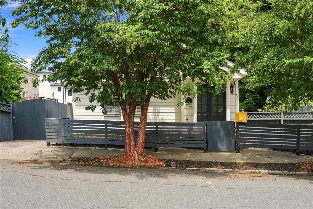 3 bedroom, 2 bathroom, 1,476 sq ft single family residence for sale at 574 Wabash Avenue, Atlanta, GA 30312